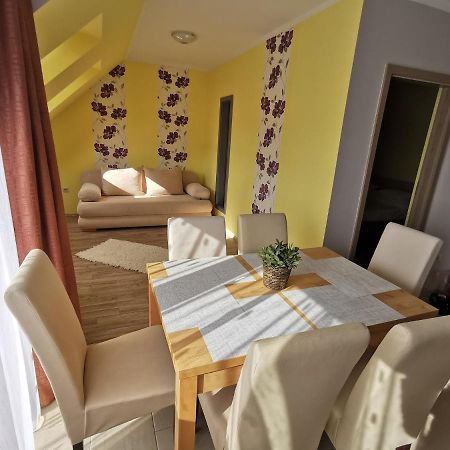 Szabó Apartman Sarvar Exterior foto