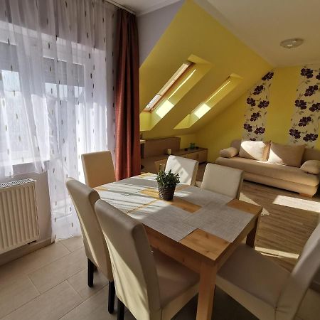 Szabó Apartman Sarvar Exterior foto