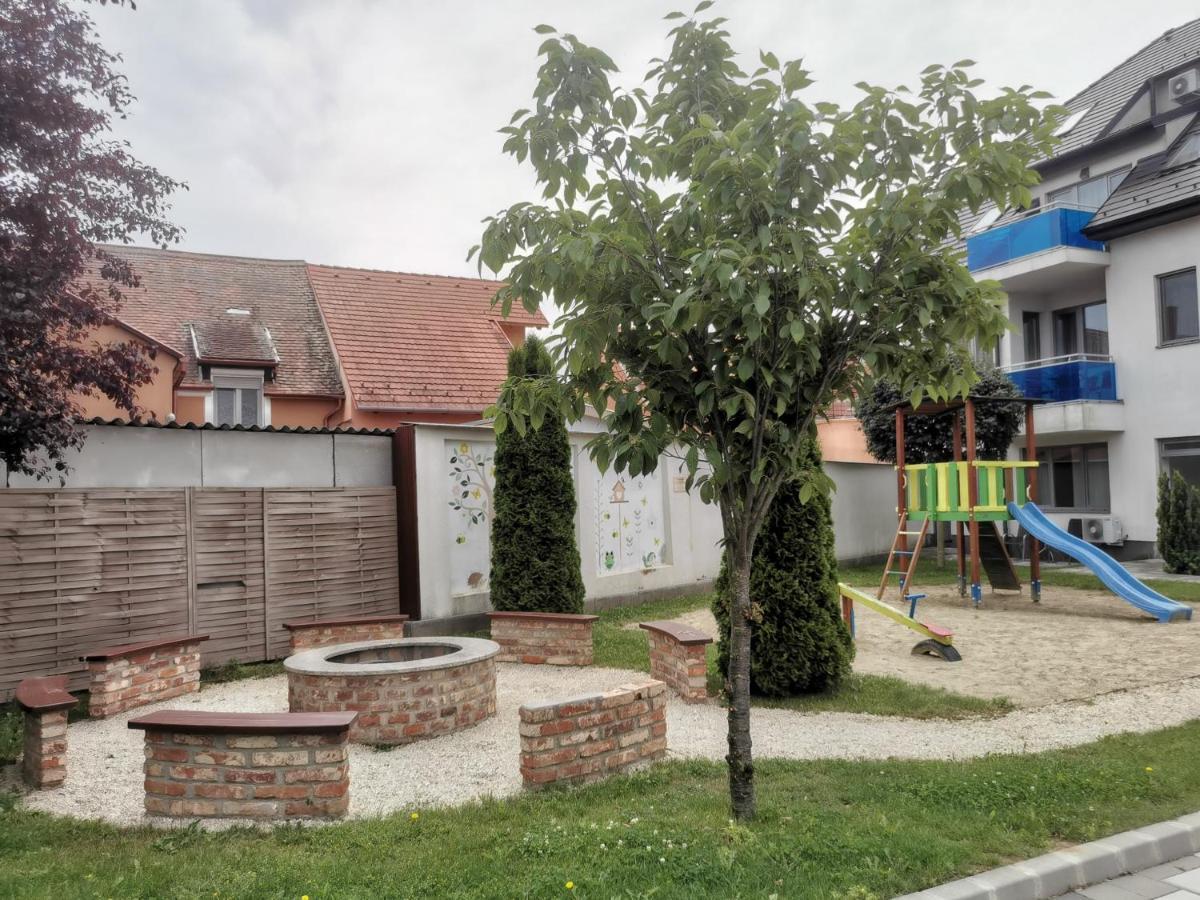 Szabó Apartman Sarvar Exterior foto