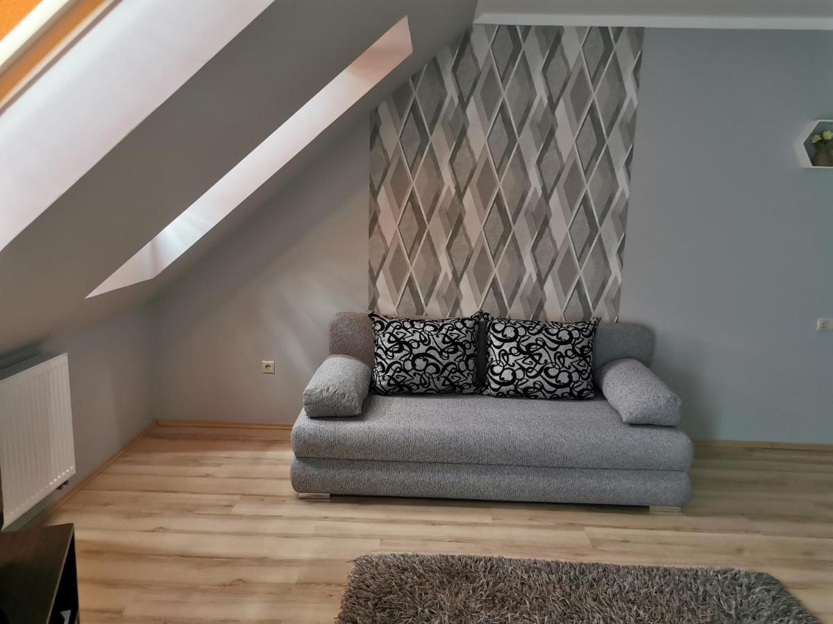 Szabó Apartman Sarvar Exterior foto