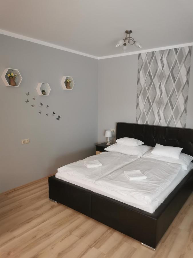 Szabó Apartman Sarvar Exterior foto